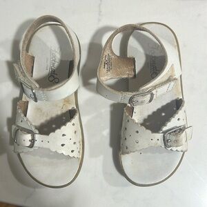 Footmates sz 9 white Velcro sandal